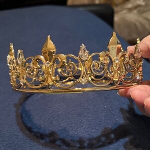 Elegant Gold Crown for Women